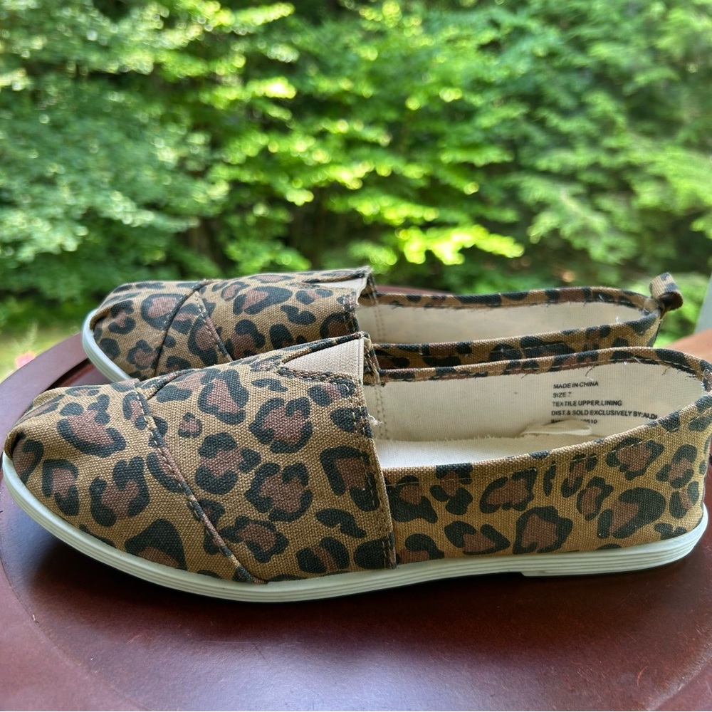 Canvas Leopard Print Espadrille Flats | Women’s 7 | Memory Foam Slip Ons - Picture 4 of 9